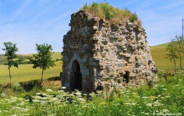 Kirchenruine vor Villafranca Monets de Ocu